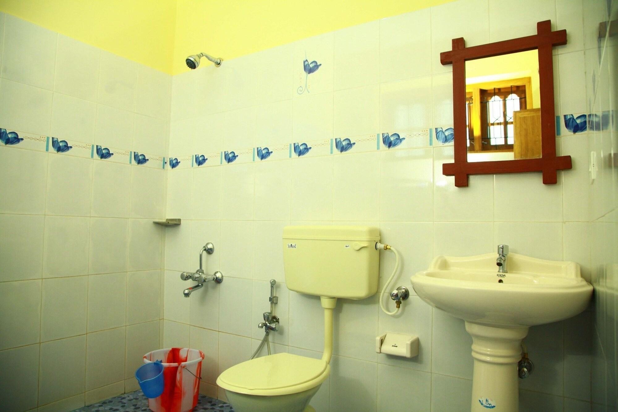 טקאדי Jungle Palace Homestay מראה חיצוני תמונה