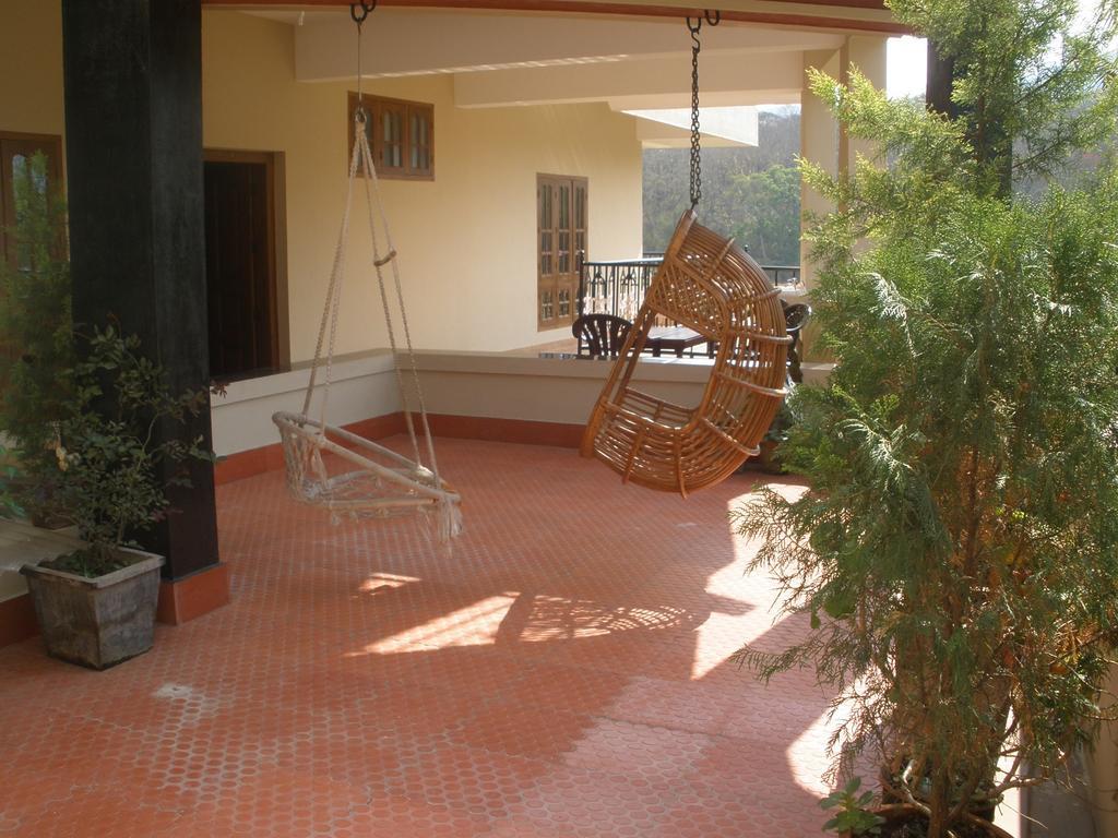 טקאדי Jungle Palace Homestay מראה חיצוני תמונה