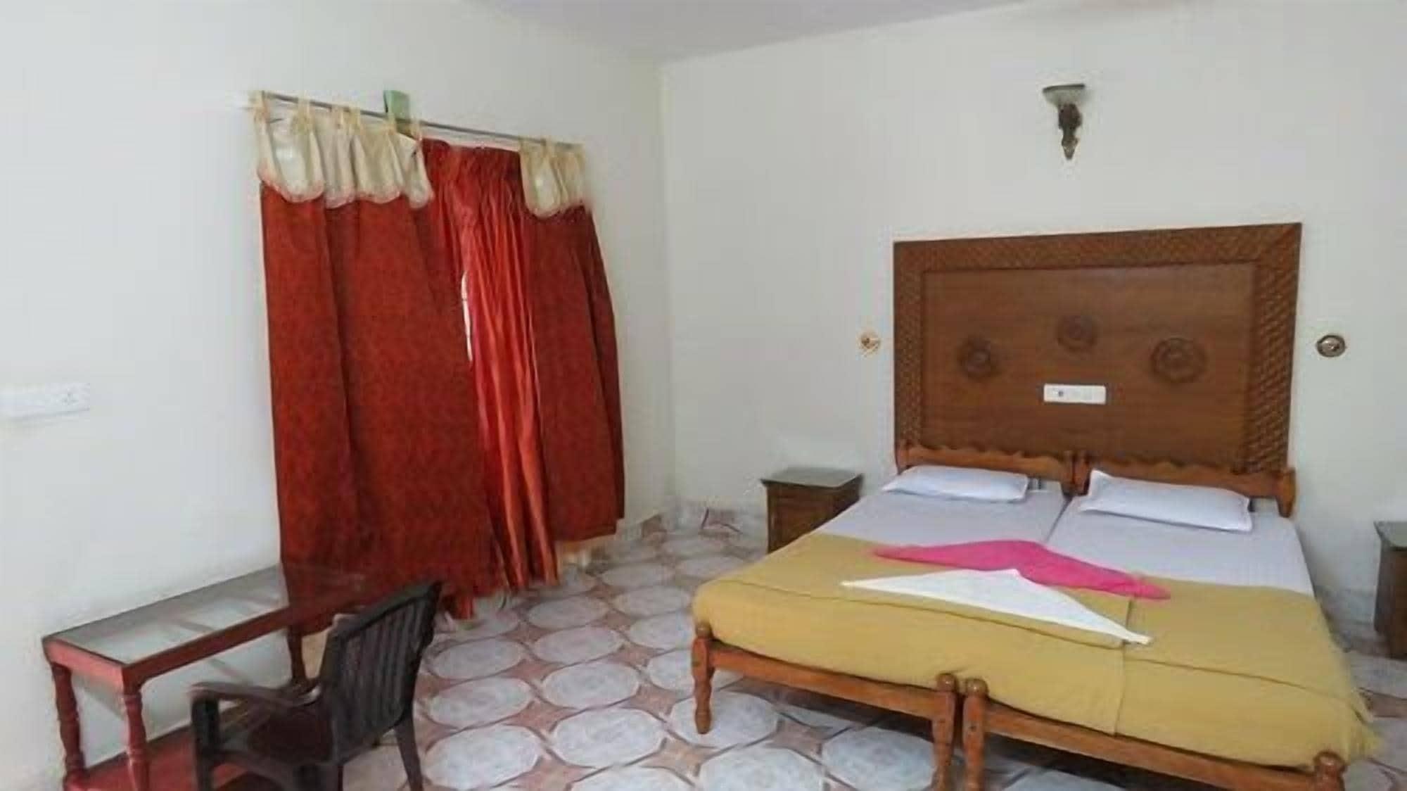 טקאדי Jungle Palace Homestay מראה חיצוני תמונה