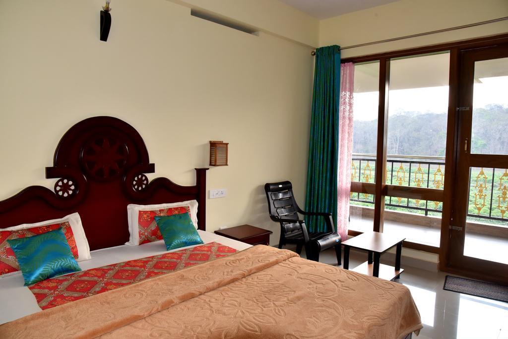 טקאדי Jungle Palace Homestay מראה חיצוני תמונה