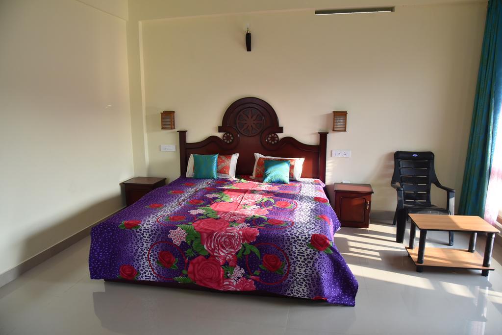 טקאדי Jungle Palace Homestay מראה חיצוני תמונה