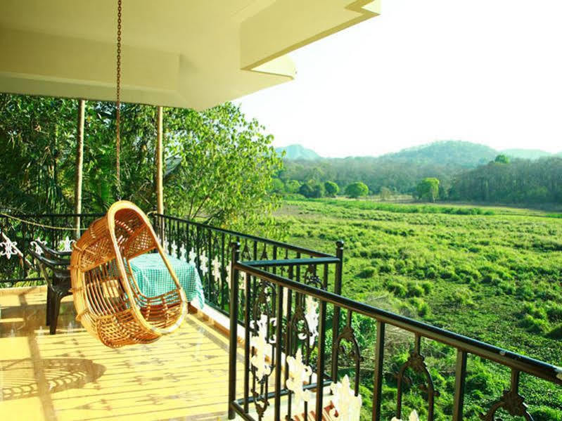 טקאדי Jungle Palace Homestay מראה חיצוני תמונה