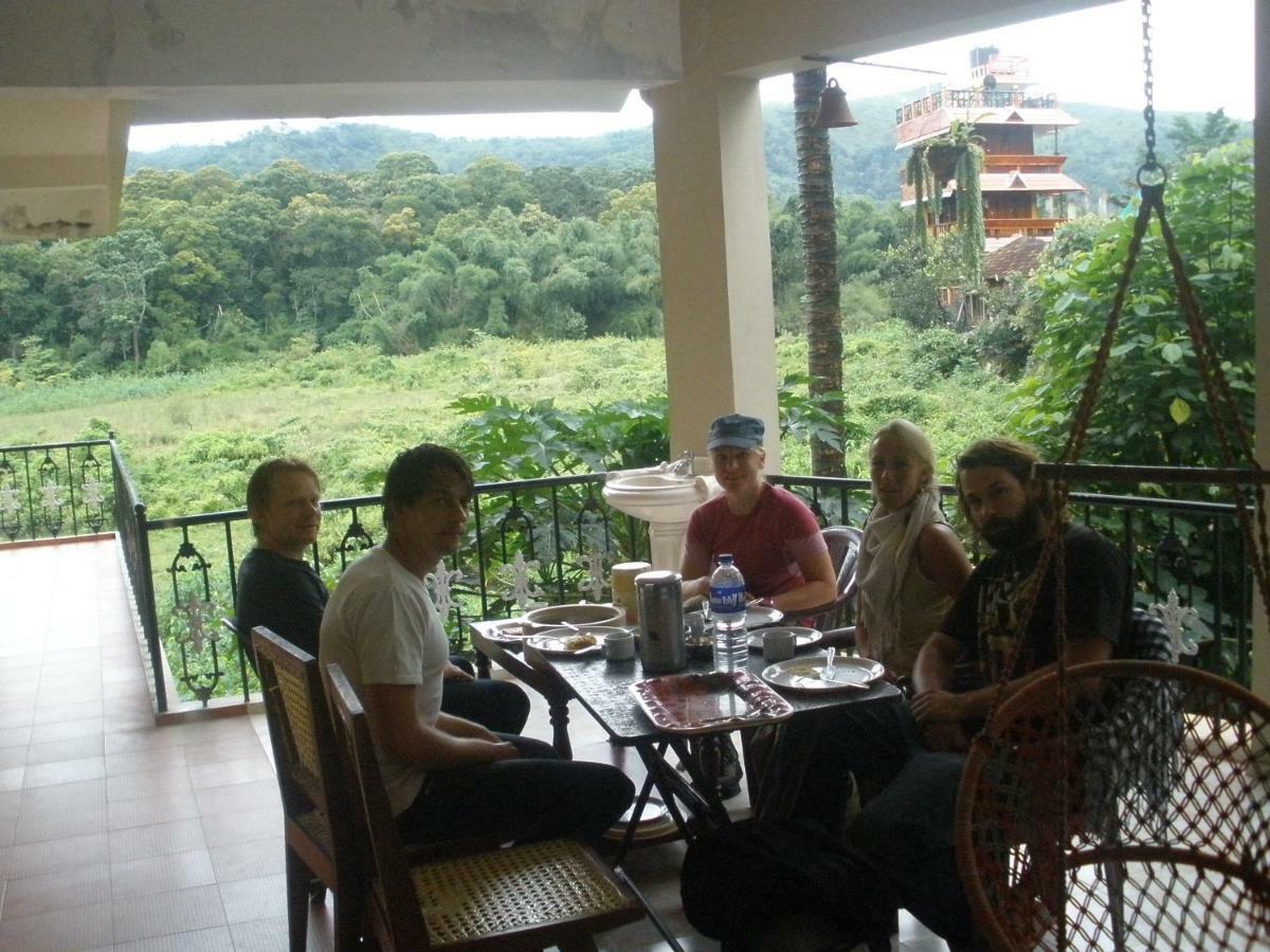 טקאדי Jungle Palace Homestay מראה חיצוני תמונה